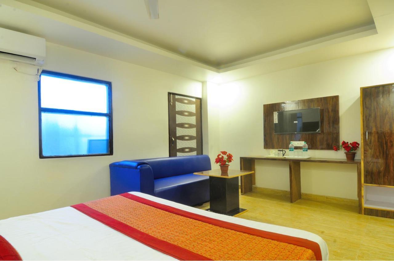 Hotel Noida Delight Exterior foto