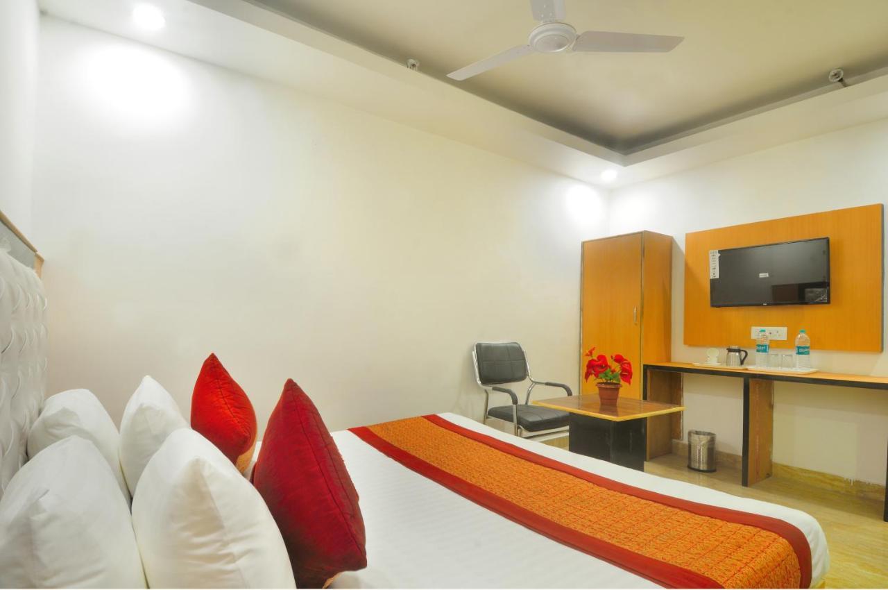 Hotel Noida Delight Exterior foto